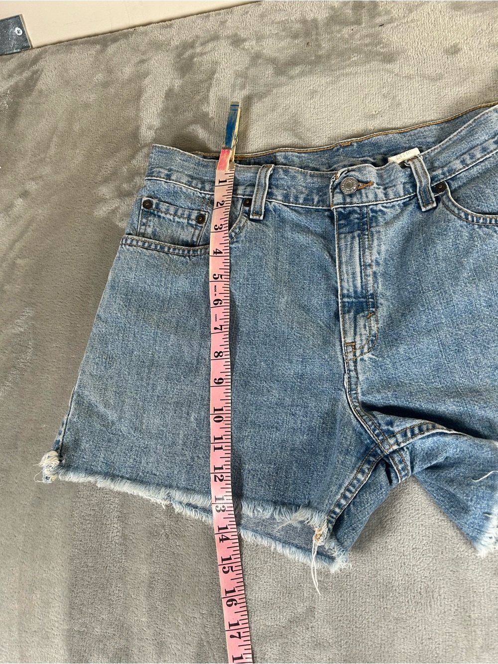 Levi’s vintage Classic Women's Denim Cutoff Shorts - Light Blue guys fit - Picture 9 of 9